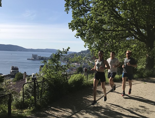 Fjellveien byr alltid på flott utsikt og fine løpsforhold. Foto: Privat.